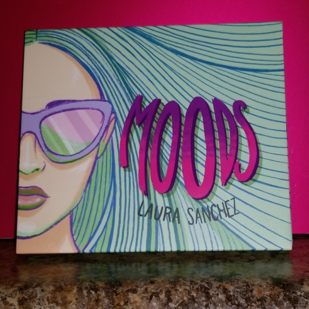 Laura Sanchez Moods Eyeshadow and Highlighter pale